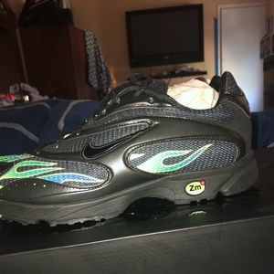 Supreme /Nike zoom streak spectrum plus